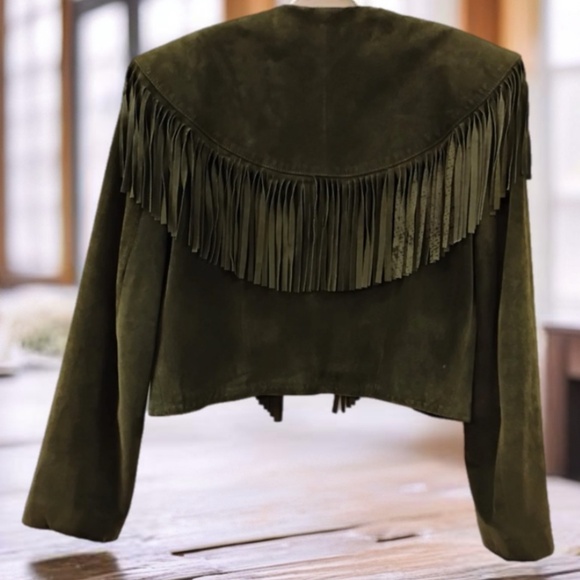 🤠 True Vintage Olive Green Suede Fringe Cropped Western Jacket - Danier - 🇨🇦 - Picture 3 of 12